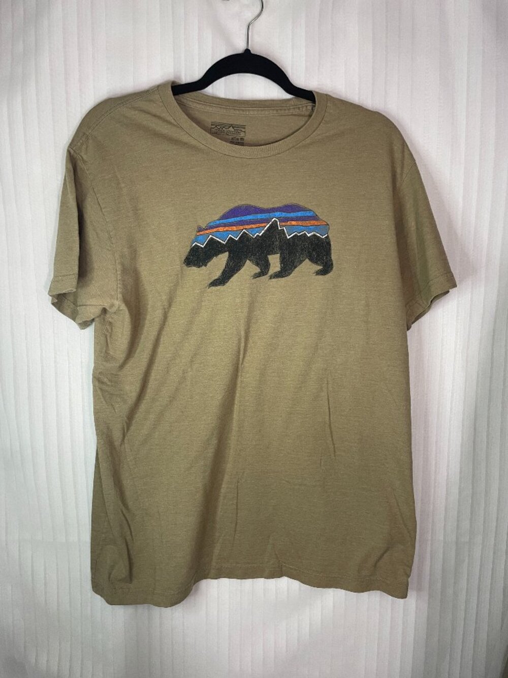 Patagonia Bear Graphic T-Shirt Men's Large Tan Organic Cotton Blend Short Sleeve